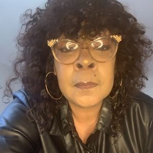 Meet your Posher, Myra